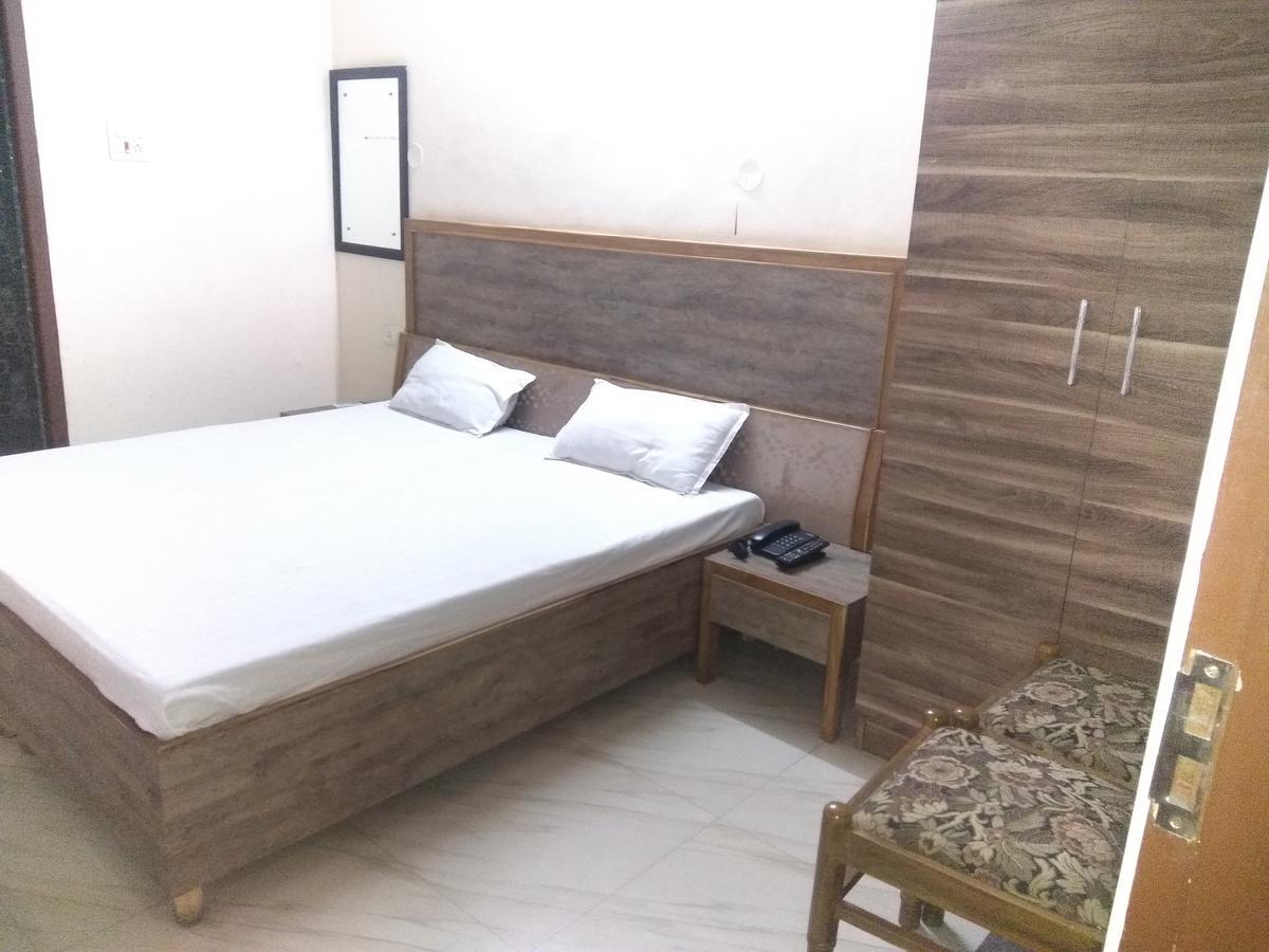 Hotel Palace Hoshiarpur Kültér fotó